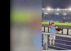 Saluto romano falconiere della Lazio: il VIDEO del coro "Duce Duce"