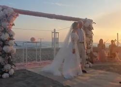 Il fantastico matrimonio di Armando Magnelli ed Eva Gozzoli a Forte dei Marmi al Bagno Maitò: l'emozionante triplo sì di Armando e gli spettacolari fuochi d'artificio all'imbrunire - video