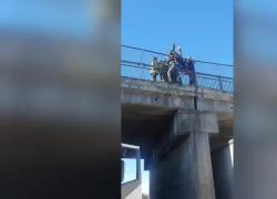Tentato suicidio a Varese, uomo prova a gettarsi da un cavalcavia di Malpensa, salvato da un poliziotto, l'agente: "L'ho tenuto per mano fino all'arrivo dell'ambulanza" - VIDEO