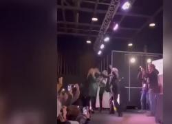 Argentina, l'esultanza del neopresidente Milei sul palco dopo lo scrutinio, balletto sfrenato al grido di "libertà" - VIDEO