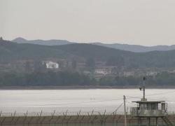 Corea del Nord distrugge strade che collegano al Sud dopo droni su Pyongyang, sparati colpi di risposta da Seul - VIDEO