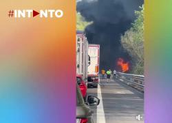 Incidente A1 fra San Giovanni Valdarno e Arezzo, tir si ribalta e va a fuoco, Autosole chiusa - VIDEO