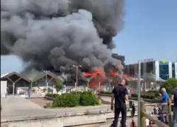 Desenzano, incendio al centro commerciale "Le Vele": edificio devastato, struttura evacuata- VIDEO