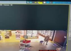 Roma, hostess francese licenziata dalla Aviation Express distrugge duty free e aggredisce impiegata all'aeroporto di Fiumicino - VIDEO