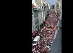 Francia, proteste e cortei contro il Green Pass: gli estremi della gestione Covid
