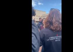 Elly Schlein contestata dagli studenti nelle tende alla Sapienza: "Non siamo d'accordo con queste passerelle" - VIDEO