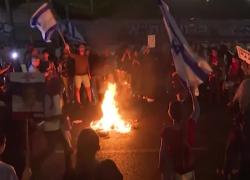 Gallant licenziato da Netanyahu: "Nessuna espiazione per abbandono ostaggi", proteste contro Bibi in Israele - VIDEO