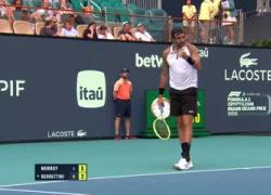 Matteo Berrettini, malore improvviso in campo ai Miami Open nel match con Murray, poi la sconfitta - VIDEO