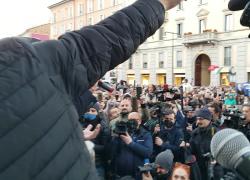 Milano, Paragone: "Se avessero dato la caccia agli evasori come la stanno dando ai no-vax staremmo tutti meglio". VIDEO 