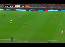 Foti espulso per una manata durante Roma-Feyenoord: il VIDEO del gesto del vice di Mourinho
