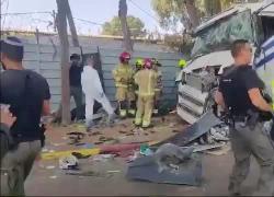 "Attentato" Tel Aviv, camion contro fermata dell'autobus, 40 feriti e un morto, "autista arabo israeliano ucciso da civili armati" - VIDEO