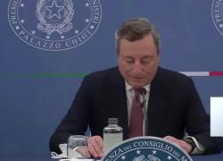 Vaccino Covid, quando nel 2021 Draghi sbeffeggi&ograve; i 'no vax' mentre imponeva il folle Green Pass: "Colpevoli di violenza odiosa e vigliacca" - VIDEO