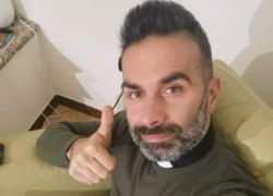 Chi è Don Cosimo Schena: il sacerdote influencer su Facebook, Tik Tok e Spotify