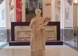Ucraina, il MANN lancia un messaggio di pace: installata la statua della Concordia nell'Atrio del museo