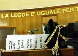 Giustizia colabrodo, due italiani su tre non si fidano della magistratura: nemmeno i grillini
