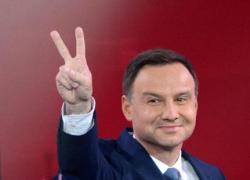 Ucraina, Il presidente polacco Duda ordina: "Solo Kiev può decidere il suo futuro"