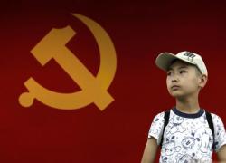 Cina, svolta storica: via libera al terzo figlio contro la crisi demografica