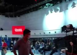 Uomini e Donne, Tina Cipollari cade e Gianni Sperti la riprende: video
