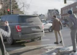 Alex Pretti, spunta VIDEO 11 giorni prima dell'omicidio: sputi e calci ai veicolo degli agenti ICE che lo gettano a terra con la forza