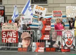 Proteste pro Gaza davanti sede Onu prima del discorso di Netanyahu a New York, in migliaia con cartelli 'Stop War' e 'Crime Minister'  – VIDEO