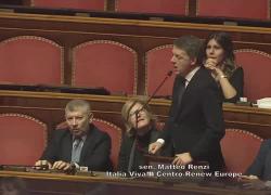 Manovra, scontro in Senato tra Renzi e La Russa: "Camerata, rispetti le opposizioni", "La prego di non darmi lezioni" - VIDEO