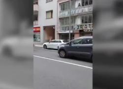 Novara, uomo nudo passeggia in via Andrea Costa vicino al centro storico in mezzo agli abitanti increduli - VIDEO CHOC