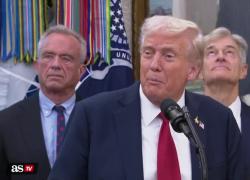 Usa, siparietto tra Kennedy Jr e Trump: il segretario alla Salute starnutisce, il tycoon: "Spero di non aver preso il Covid" - VIDEO