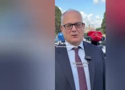 Roma, stop a doppie file a altre "irregolarità", Gualtieri presenta il robot "spara multe selvagge" e se la ride, ma fa una gaffe violando privacy di un automobilista - VIDEO