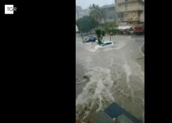 Nubifragio ad Agrigento, fiumi d'acqua nelle strade, donna di 38 anni dispersa dopo essere stata trascinata via dalla corrente - VIDEO