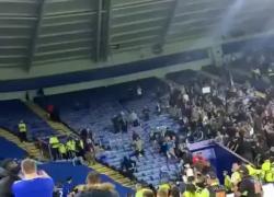 Leicester Napoli, scontri tifosi sugli spalti: il VIDEO