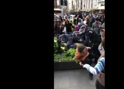 Proteste a Sydney contro il lockdown: arresti e scontri violenti con la polizia VIDEO