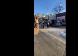 Omicidio Pretti Minneapolis, analisi VIDEO sbugiardano versioni federali: "Ucciso con 10 colpi dopo il disarmo, in mano aveva solo il cellulare"