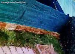 Omicidio Vanessa Ballan, il VIDEO del killer che scavalca ed entra in casa per ucciderla