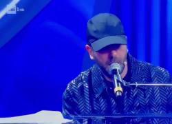 Sanremo 2022, Checco Zalone canta "Poco Ricco": il comico in versione trapper. VIDEO 