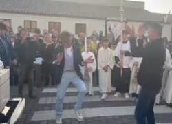 Nonno Gino balla la techno al funerale del nipote Kevin Gentilin, morto a 15 anni in un incidente: “La tua musica mi faceva impazzire” - VIDEO