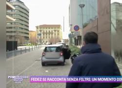 Fedez scherza con l'inviato di Pomeriggio 5: "Ho appena messo giù il tel con Myrta, ha detto che sei licenziato!" - VIDEO