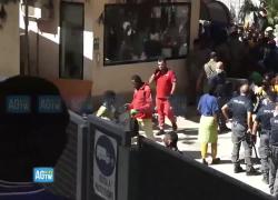 Lampedusa, migranti in fuga dall’hotspot, scavalcati i cancelli, tensioni con soccorritori e polizia - VIDEO