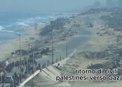 Migliaia di palestinesi in cammino dal sud della Striscia verso Gaza City, Idf attua ritiro parziale fino alla Linea Gialla - VIDEO