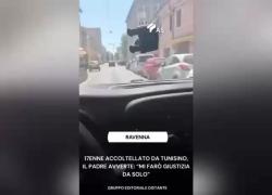 Ravenna, 17enne Lorenzo Patrizi accoltellato a schiena da tunisino, padre in macchina cerca aggressore: “Lo Stato non fa nulla, mi arrangio” - VIDEO