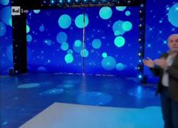 Perché Toni Servillo ha lasciato Domenica In in diretta, Mara Venier: "È arrabbiato? È colpa mia" - VIDEO