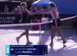 Australian Open Junior, tennista ucraina stringe la mano alla russa, ma interviene la sua Federazione: "È stato certamente un errore"  - VIDEO