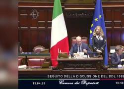 Lorenzo Fontana incespica in una gaffe clamorosa: in Aula pronuncia male Vittorio Bachelet - VIDEO