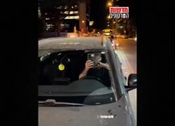 Israele, giornalista Guy Peleg minacciato e aggredito da destra radicale: aveva diffuso immagini detenuto palestinese stuprato a Sde Teiman - VIDEO