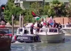 Festival Cinema Venezia 2025, fermate Anna Foglietta e street artist Laika, manifestavano a favore di Gaza e Global Sumud Flotilla - VIDEO