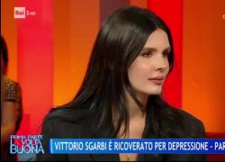 Vittorio Sgarbi, la figlia Evelina: "Papà sta molto male, non pensavo che fosse così grave, ma oggi ha accettato di mangiare" - VIDEO
