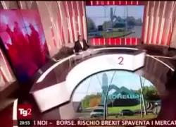 Servizio Tg2 Ucraina 2016: "Donetsk e Lugansk bombardate dal governo filo-occidentale, 9mila morti e 1.500.000 di profughi verso la Russia" - VIDEO