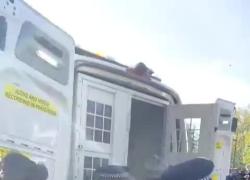 Greta Thunberg arrestata a Londra durante una manifestazione contro le compagnie petrolifere e del gas - VIDEO