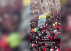 Liverpool, auto sulla folla durante festeggiamenti vittoria Premier League, 47 feriti, arrestato un uomo inglese di 53 anni - VIDEO