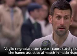 Wimbledon 2024, vittoria Djokovic agli ottavi contro Rune, la risposta del serbo ai tifosi del danese: "Vi auguro buuuuonanotte" – VIDEO