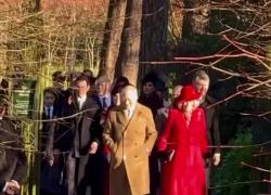 Re Carlo e la Regina Camilla hanno partecipato alla funzione religiosa di Natale a Sandringham, con il Principe e la Principessa di Galles e altri reali al loro fianco